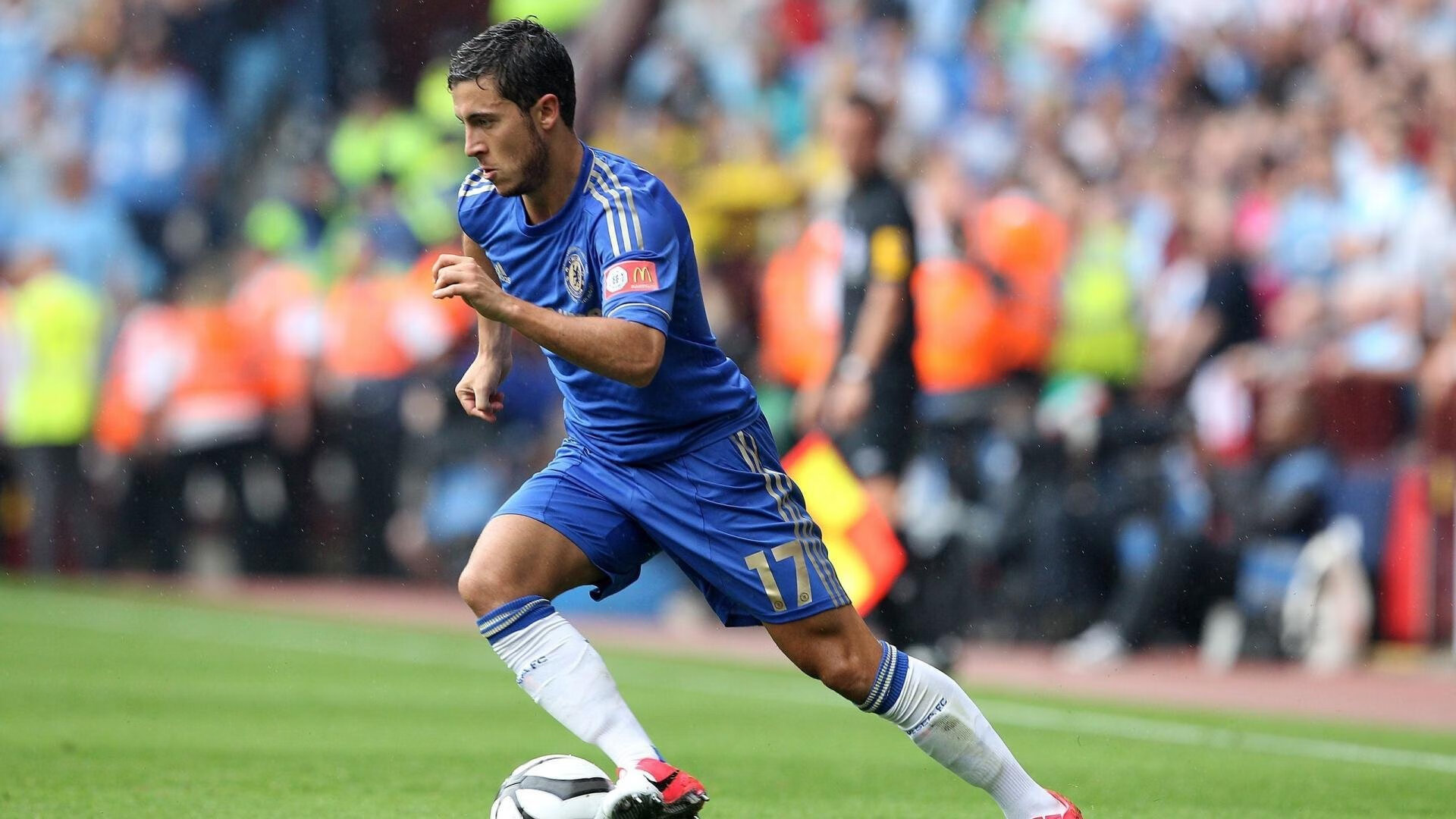 女子蝶泳赛场再现张雨霏风采，张雨霏晋级蝶泳决赛视频